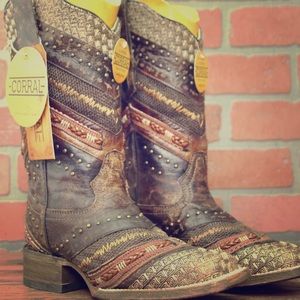 Corral Ladies’ Brown Embroidery and Studs Size 7.5